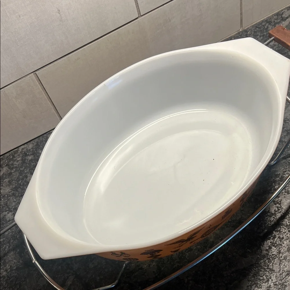 2-1/2 qt Vintage Early American 1960’s Casserole Dish with Stand 22kt hold print